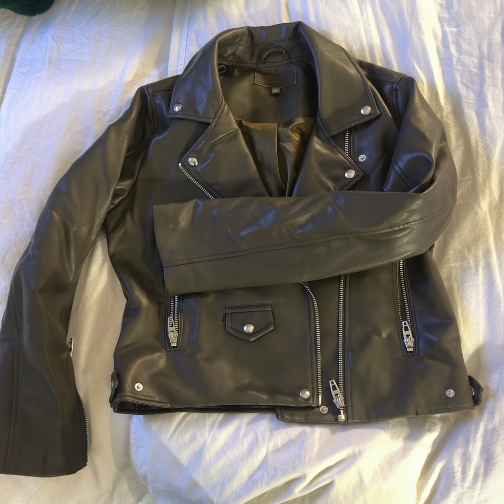 BLANKNYC FAUC LEATHER JACKET - green faux-leather jacket in perfect condition!
